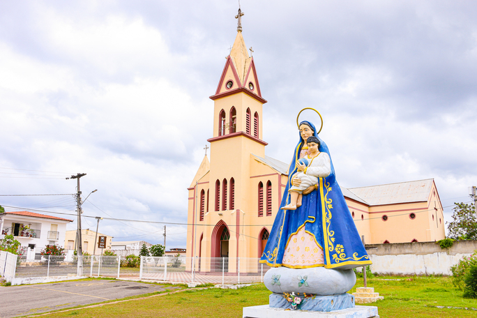 Igreja de Nossa Senhora de Nazaré está situada na Praça da Matriz, em Capistrano. Prefeitura de Capistrano